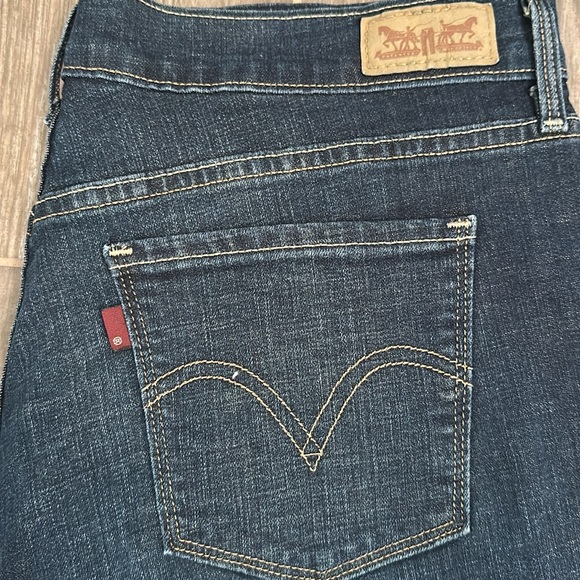 Levi’s Straight Leg Jeans - Picture 7 of 7